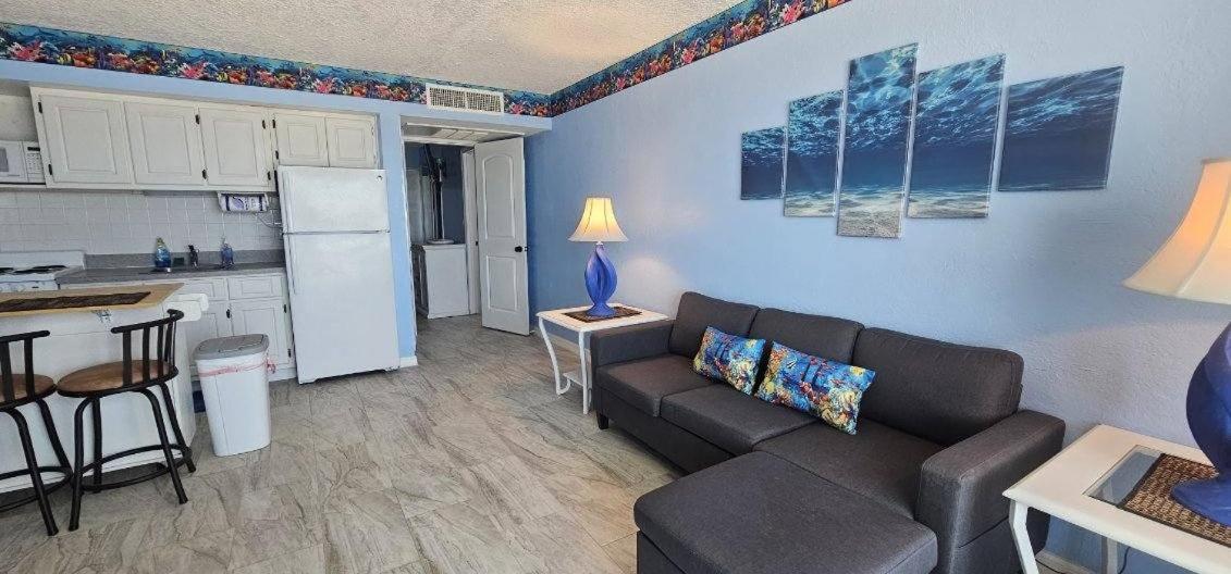 Ocean Breeze - Direct Ocean Front-Pool Is Open Apartment Daytona Beach Exterior foto