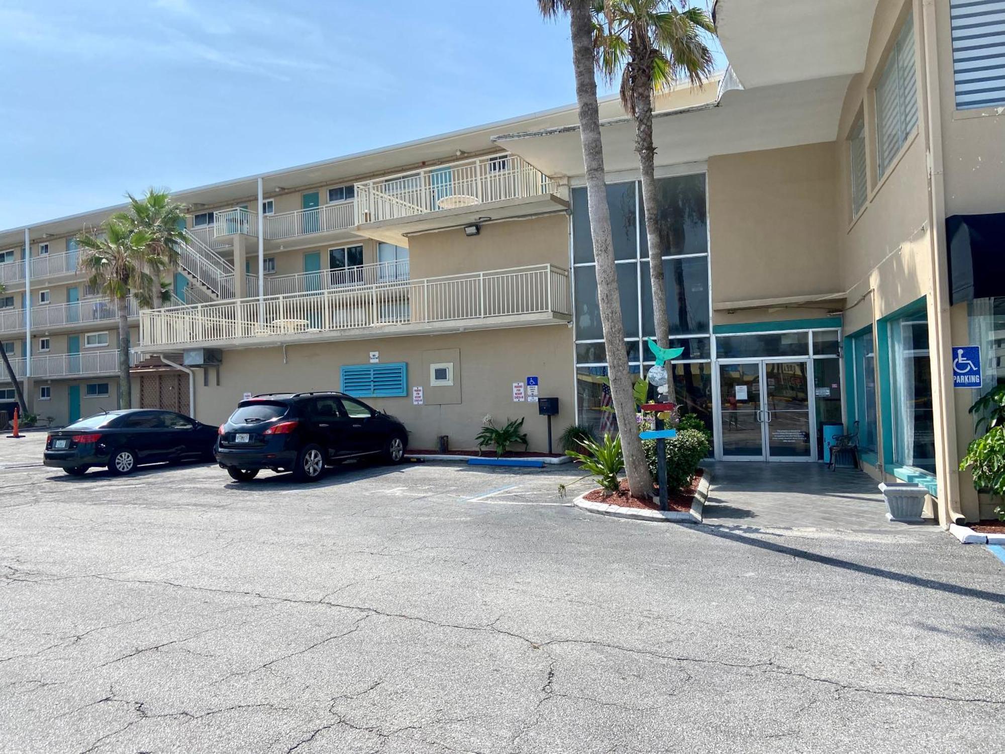 Ocean Breeze - Direct Ocean Front-Pool Is Open Apartment Daytona Beach Exterior foto