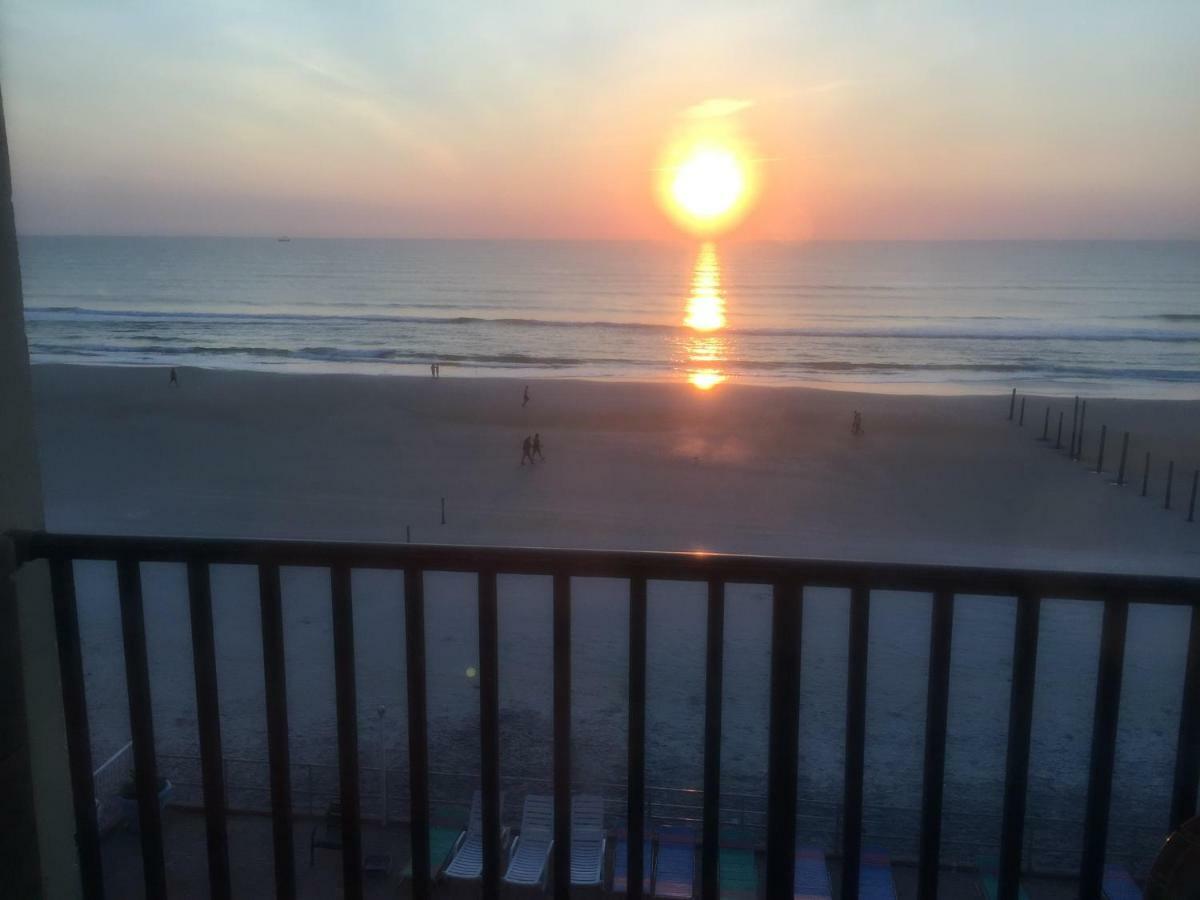 Ocean Breeze - Direct Ocean Front-Pool Is Open Apartment Daytona Beach Exterior foto